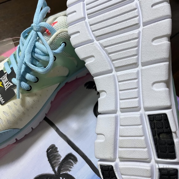 SELLING EVERLAST SNEAKER UNISEX SIZE 7.5 COLOR WHITE & BLUE - Picture 8 of 11